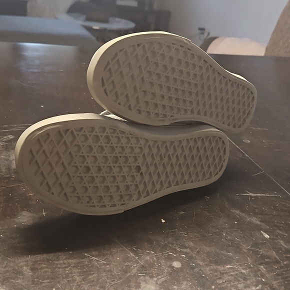 Vans - Picture 2 of 2